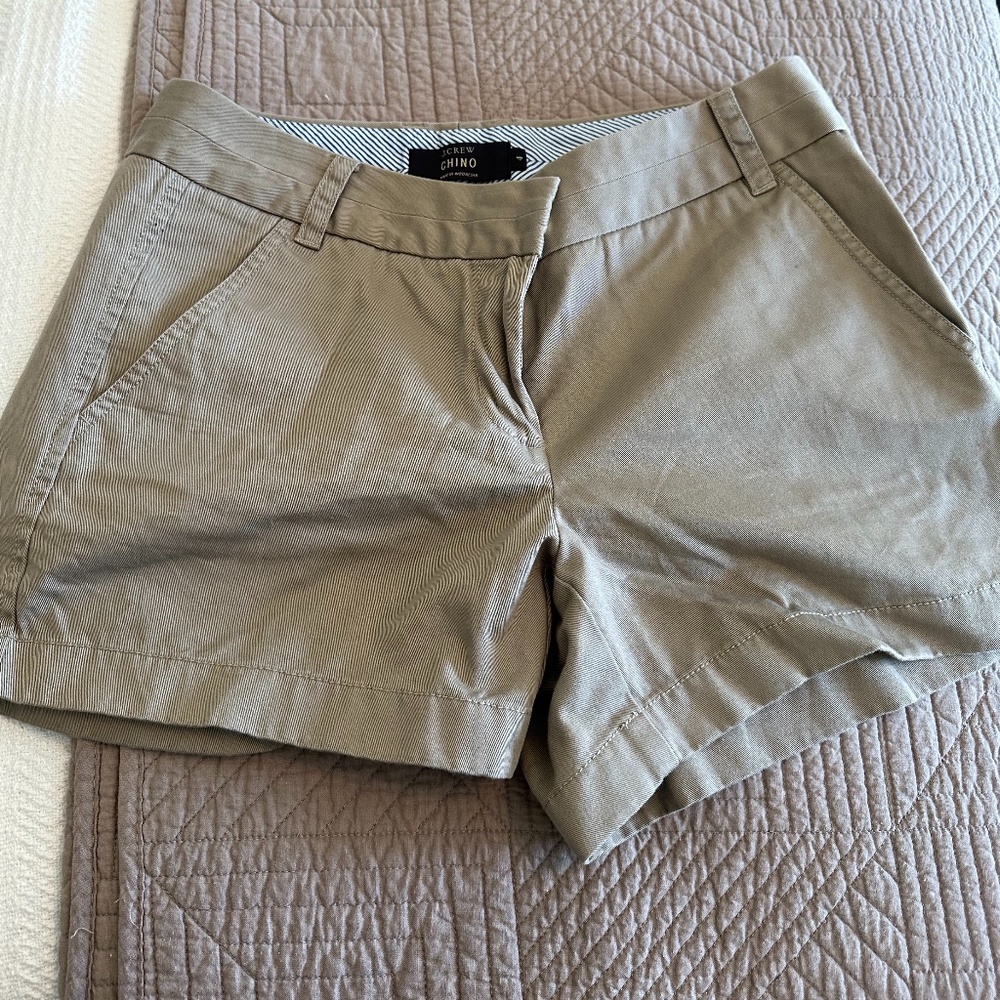 J CREW CHINO WOMEN’S SHORTS- KHAKI SIZE 4